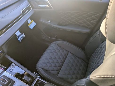 New 2025 Mitsubishi Outlander SEL image 19