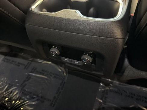 Used 2025 Chevrolet Traverse Z71 image 41