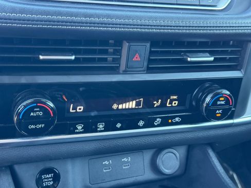 Used 2024 Nissan Rogue SV image 30