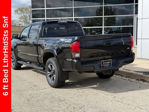 Used 2019 Toyota Tacoma TRD Sport w/ TRD Premium Sport Package AWD/4WD image 5