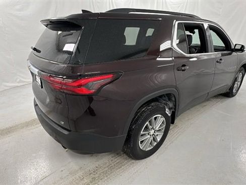 Used 2023 Chevrolet Traverse LT image 3