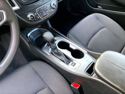 Used 2023 Chevrolet Malibu LT FWD image 17