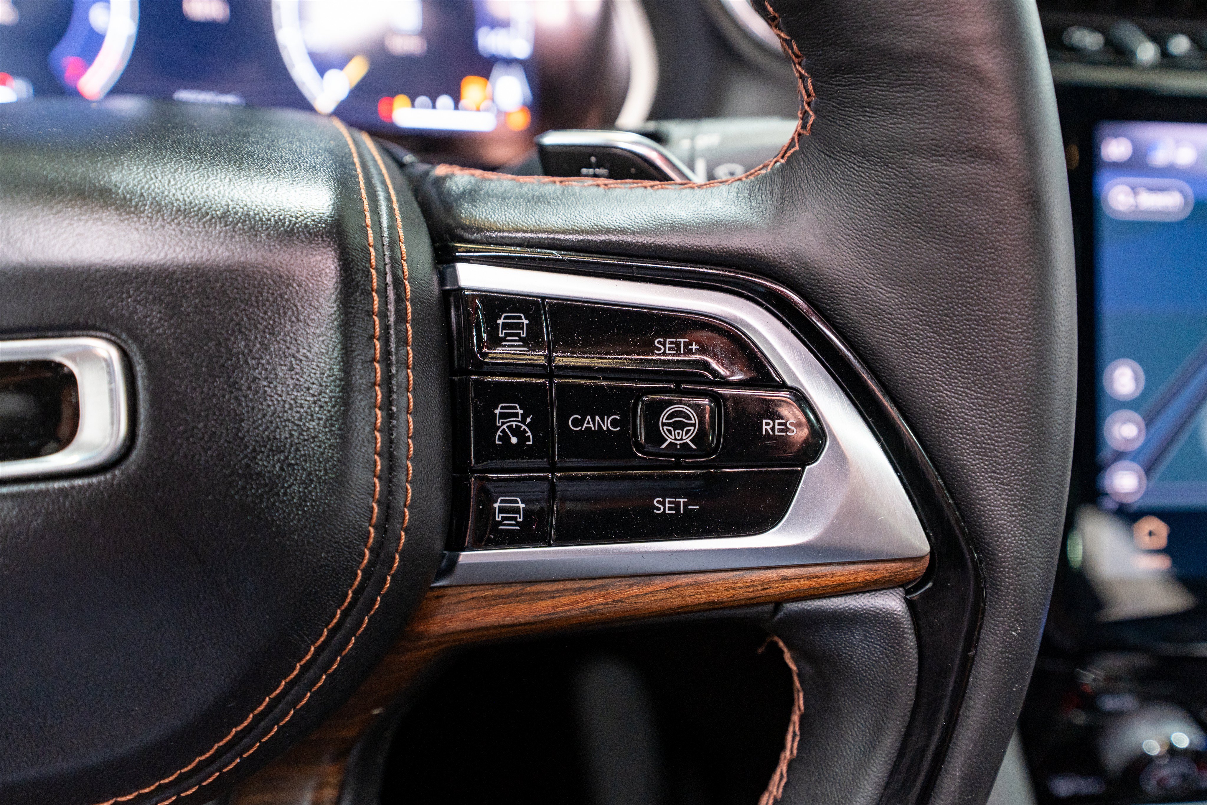 Used 2023 Jeep Grand Cherokee L Summit w/ Luxury Tech Group V RWD image 29