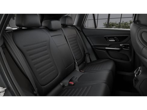 Used 2025 Mercedes-Benz GLC 300 image 8