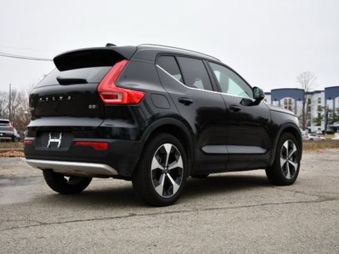 Certified 2025 Volvo XC40 B5 Plus image 7