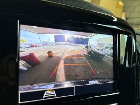Used 2023 Chevrolet Traverse LT FWD image 20