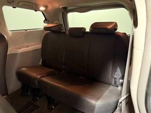 Used 2013 Toyota Sienna SE FWD image 22