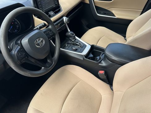 Certified 2021 Toyota RAV4 LE AWD/4WD image 9