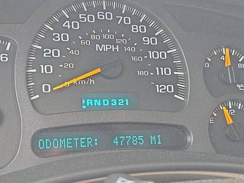 Used 2004 Chevrolet Suburban LS image 15