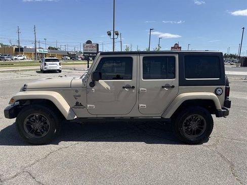 Used 2016 Jeep Wrangler Unlimited Sahara AWD/4WD image 8