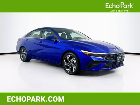 Used 2025 Hyundai Elantra SEL FWD image 1