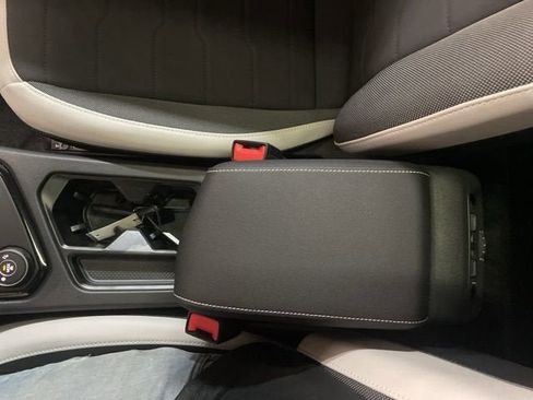 Certified 2025 Volkswagen Taos SE w/ Panoramic Sunroof Package image 24