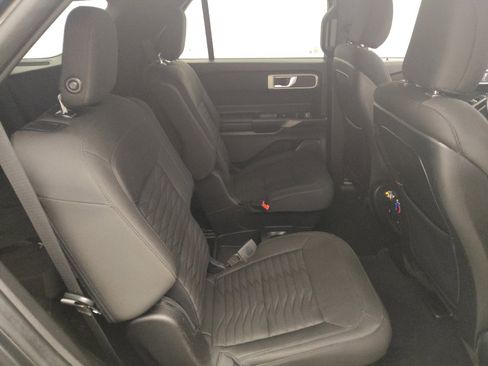 Used 2020 Ford Explorer XLT RWD image 19