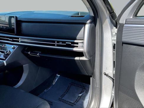 Used 2025 Hyundai Santa Fe SE FWD image 18