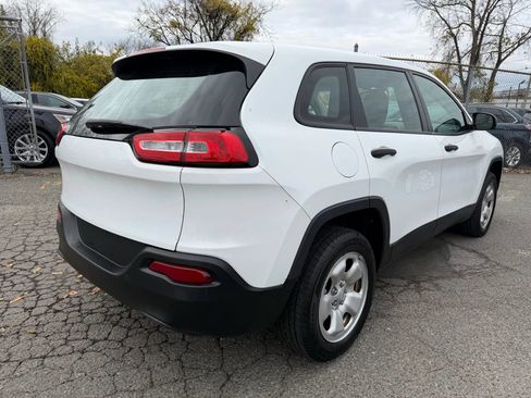 Used 2017 Jeep Cherokee Sport image 4