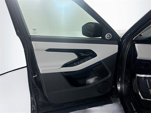 Used 2025 Land Rover Range Rover Evoque Dynamic SE image 11