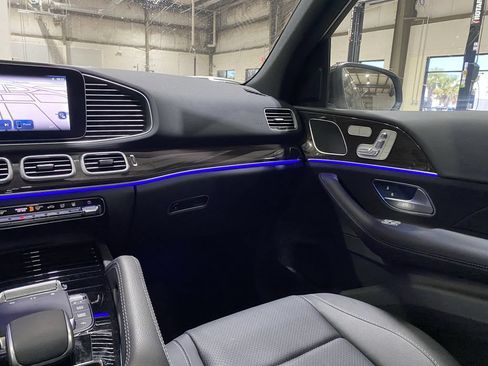 Used 2025 Mercedes-Benz GLE 450e 4MATIC w/ Driver Assistance Package image 4