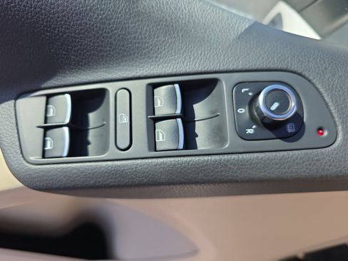Used 2012 Volkswagen Tiguan S AWD/4WD image 33
