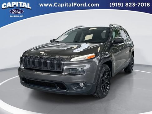 Used 2016 Jeep Cherokee Latitude w/ Safety/Convenience Group FWD image 1