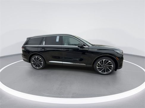New 2026 Lincoln Aviator Reserve image 9