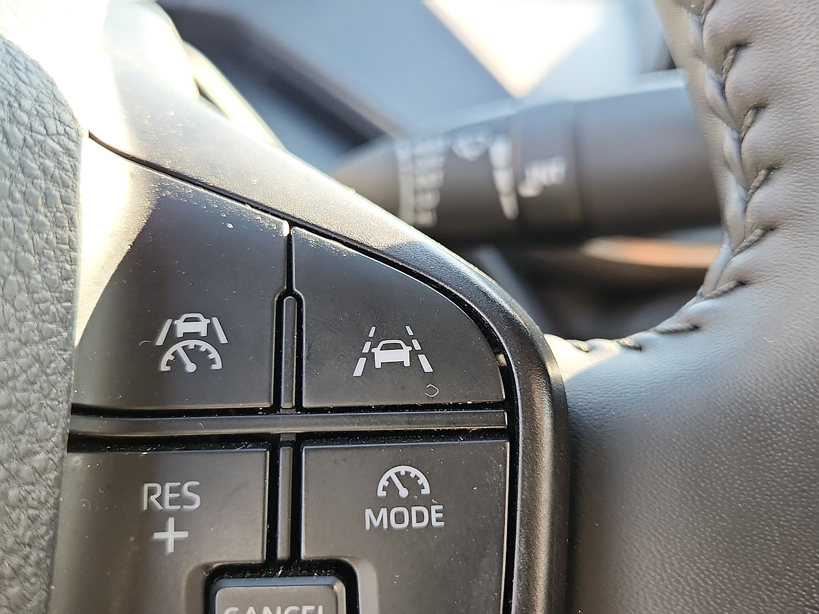 Used 2024 Toyota Prius LE FWD image 25