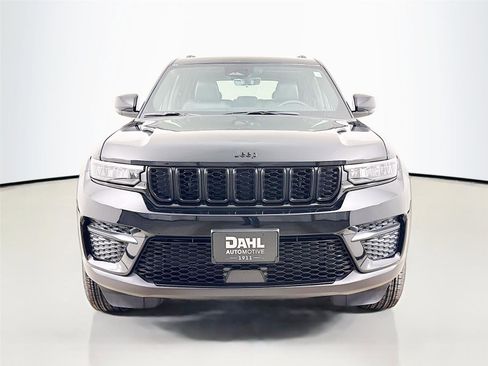 New 2025 Jeep Grand Cherokee Altitude image 2