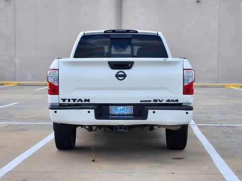 Used 2018 Nissan Titan SV w/ SV Convenience Package image 6