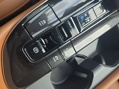 Used 2025 Toyota Crown Signia XLE image 25