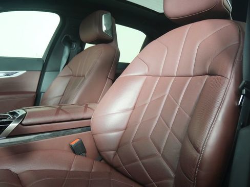 Certified 2023 BMW 740i RWD image 11