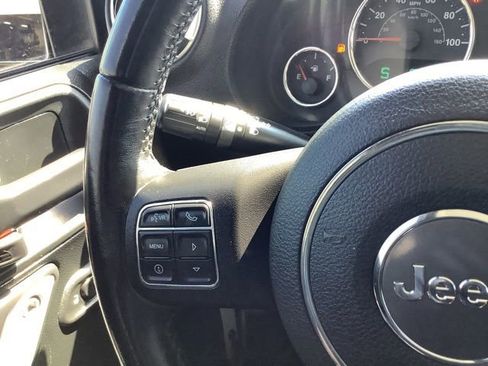 Used 2018 Jeep Wrangler Unlimited Sahara w/ Connectivity Group AWD/4WD image 23