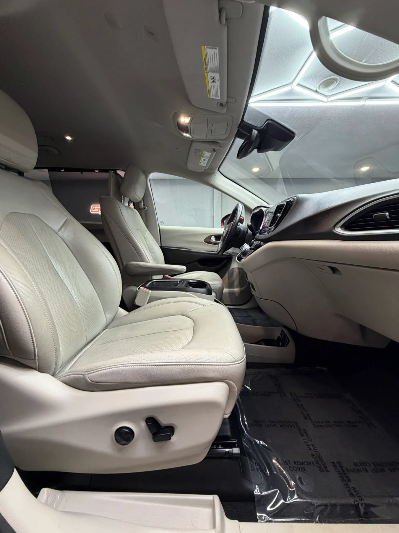Used 2018 Chrysler Pacifica Touring-L Plus w/ Advanced Safetytec Group FWD image 37