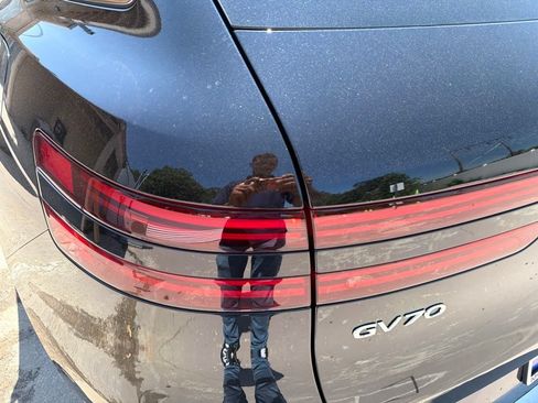 New 2026 Genesis GV70 2.5T Advanced AWD/4WD image 16
