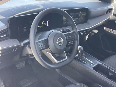 Used 2025 Nissan Kicks SV FWD image 17