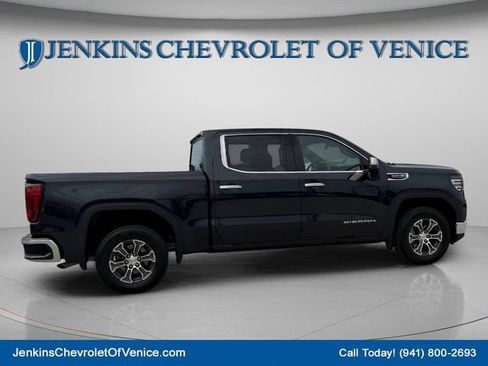 Certified 2025 GMC Sierra 1500 SLT RWD image 4