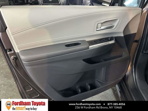 Used 2023 Toyota Sienna XLE image 21