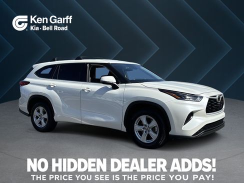 Used 2021 Toyota Highlander L FWD image 1