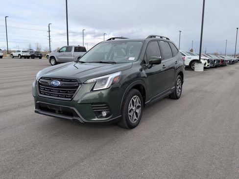 Used 2024 Subaru Forester Premium image 3