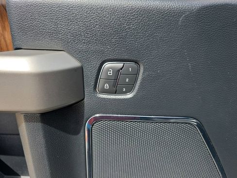 Used 2020 Ford F150 Lariat image 19