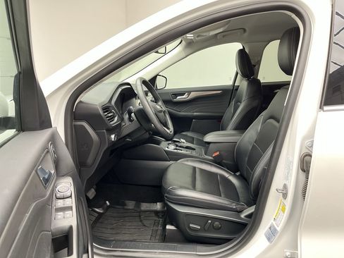 Certified 2022 Ford Escape Titanium AWD/4WD image 3