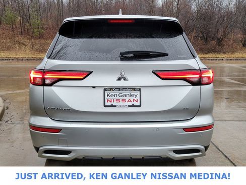 Used 2024 Mitsubishi Outlander image 4