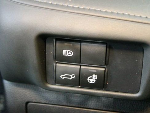 Used 2021 Toyota Highlander Limited image 22