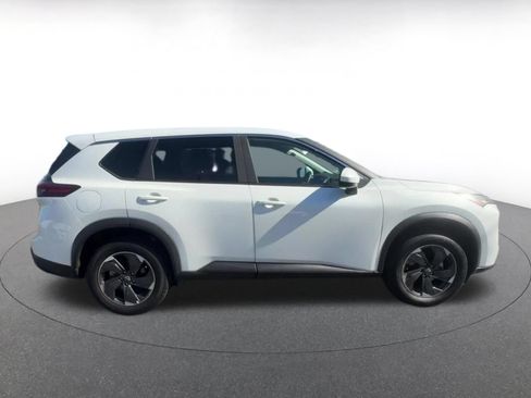 Used 2025 Nissan Rogue SV AWD/4WD image 16