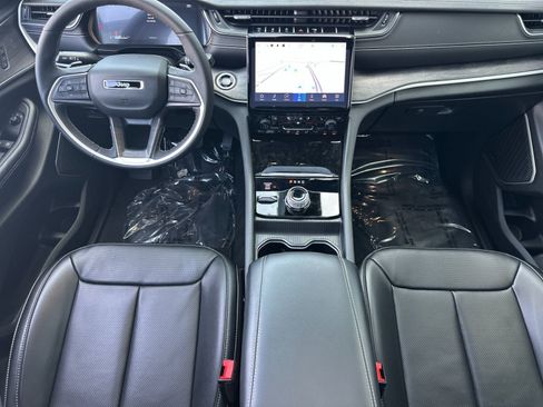 Used 2025 Jeep Grand Cherokee L Limited w/ Luxury Tech Group II AWD/4WD image 6