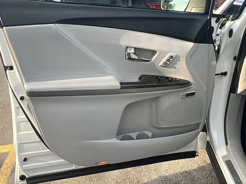 Used 2015 Toyota Venza XLE image 22