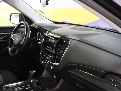 Used 2018 Chevrolet Traverse LT w/ LPO, 'HIT The Road' Package AWD/4WD image 10