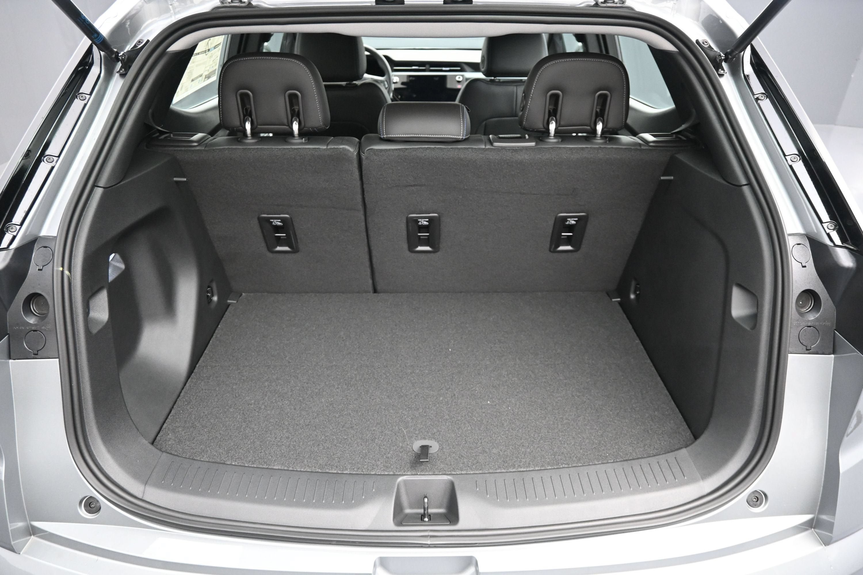 New 2027 Chevrolet Bolt LT w/ Comfort Package FWD image 23