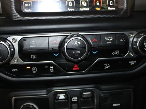 Used 2018 Jeep Wrangler Unlimited Sahara image 48