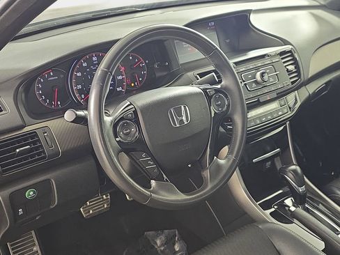 Used 2017 Honda Accord Sport image 18