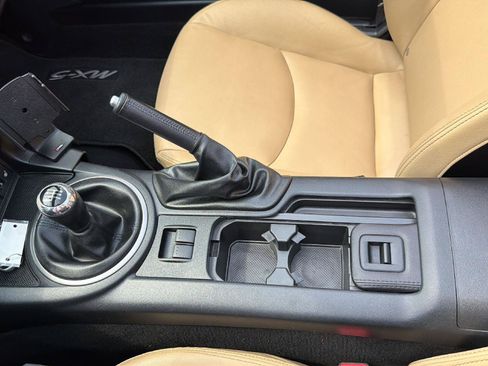 Used 2012 MAZDA MX-5 Miata Grand Touring w/ Premium Pkg RWD image 16