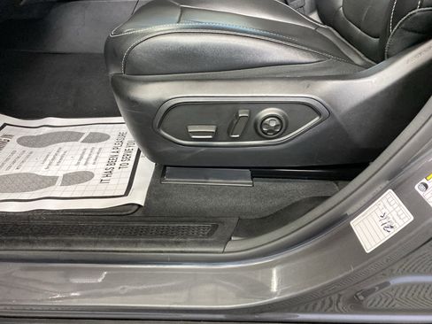 Used 2024 Jeep Grand Cherokee L Limited w/ Luxury Tech Group II image 13